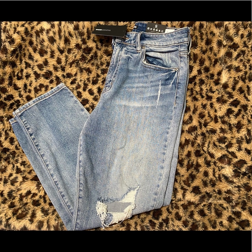 Fashion Nova size 9 brand new mom jeans